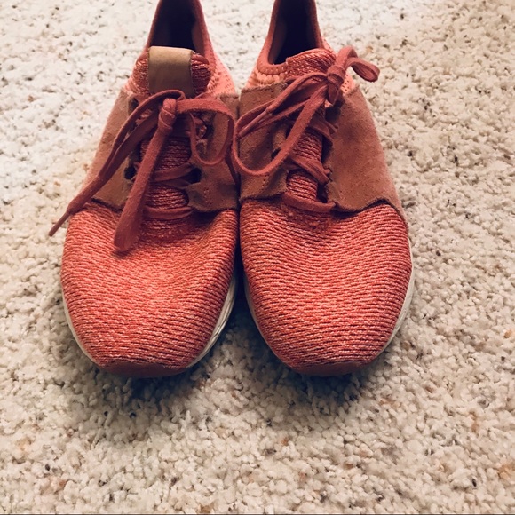 New Balance Sneaker - Picture 2 of 2